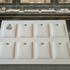 EXHIBIDOR COLGANTE/CADENAS